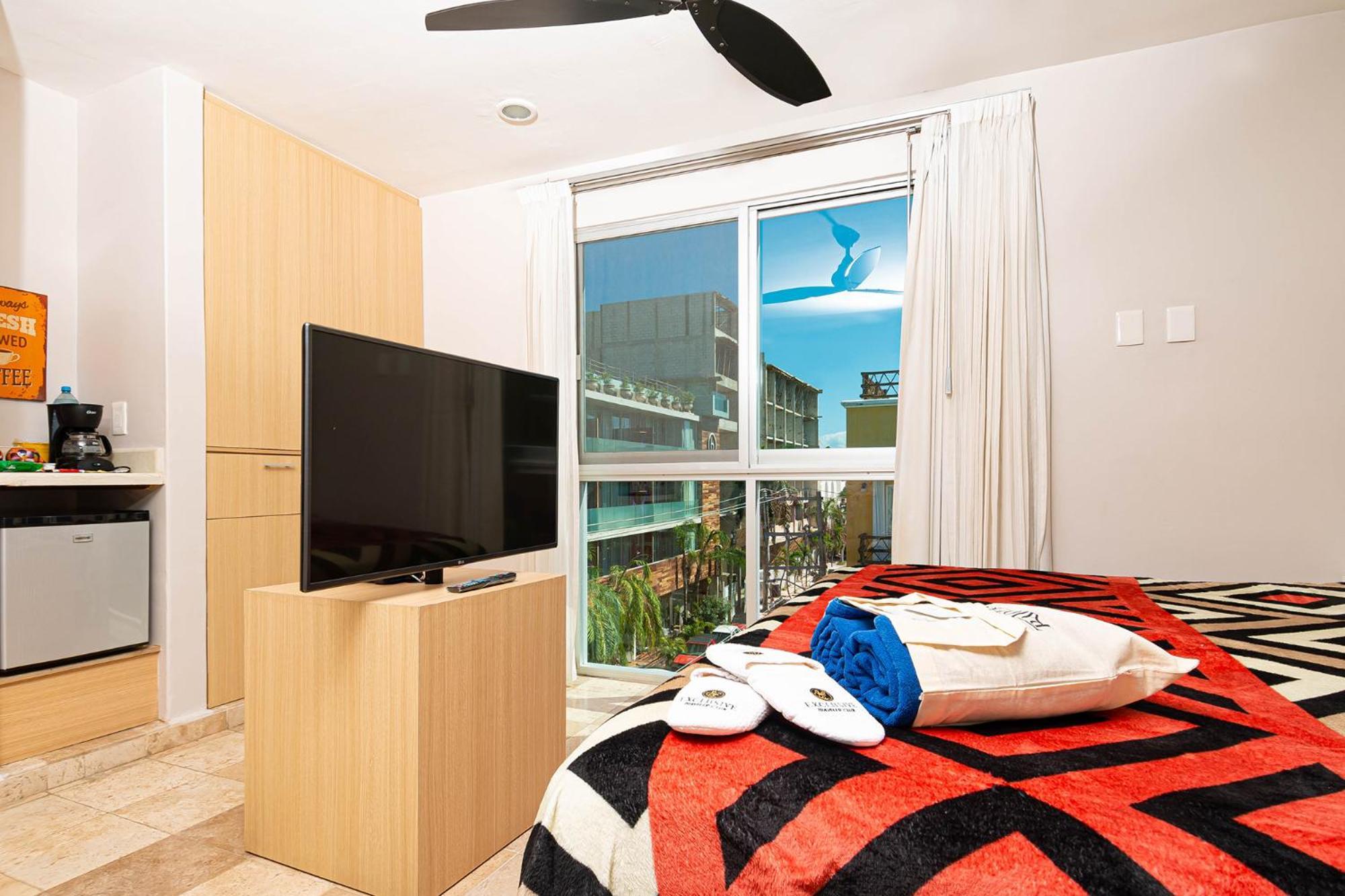 Chingon Anarchy Hotel & Roof Плая дел Кармен Екстериор снимка