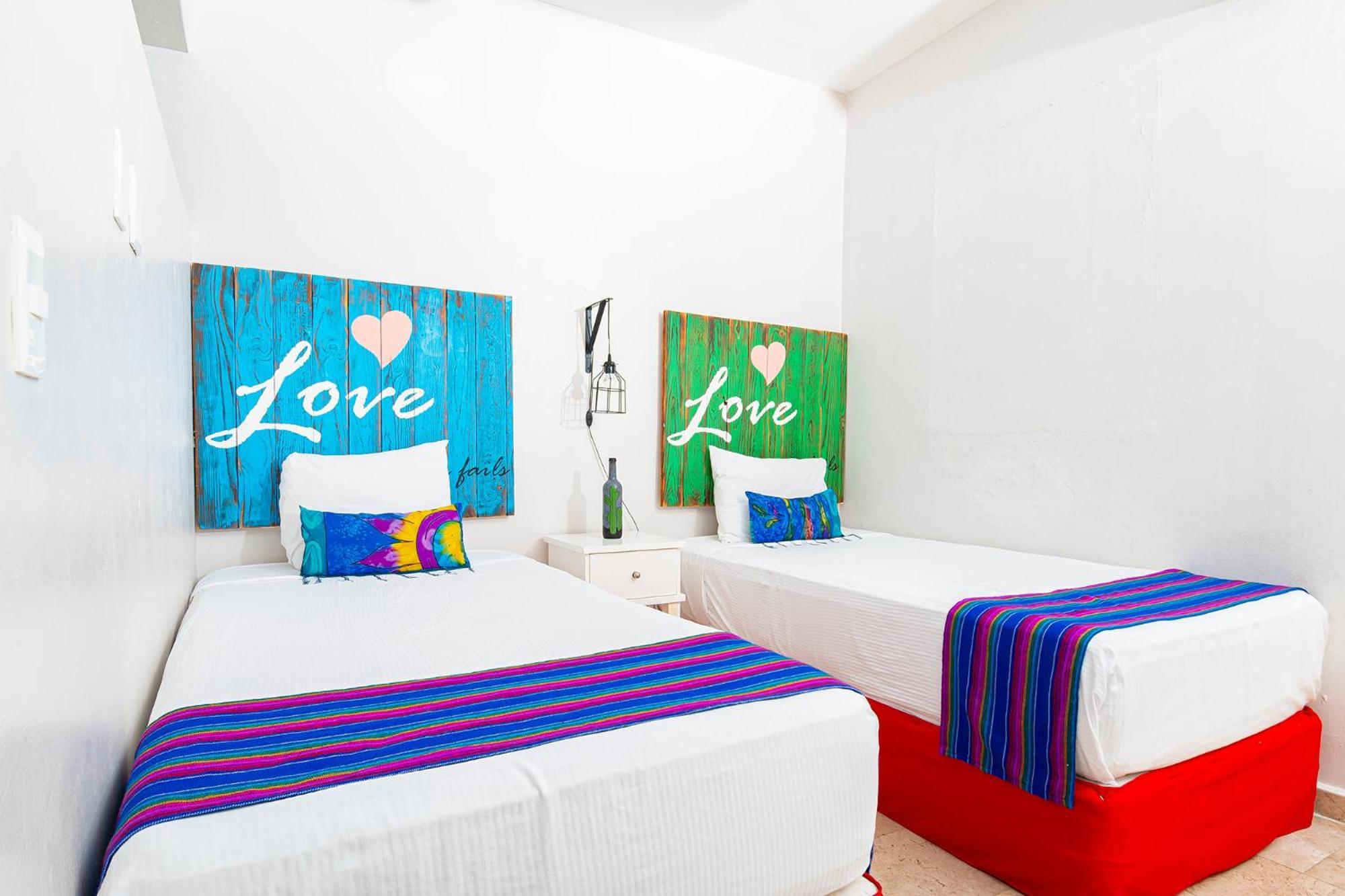 Chingon Anarchy Hotel & Roof Плая дел Кармен Екстериор снимка